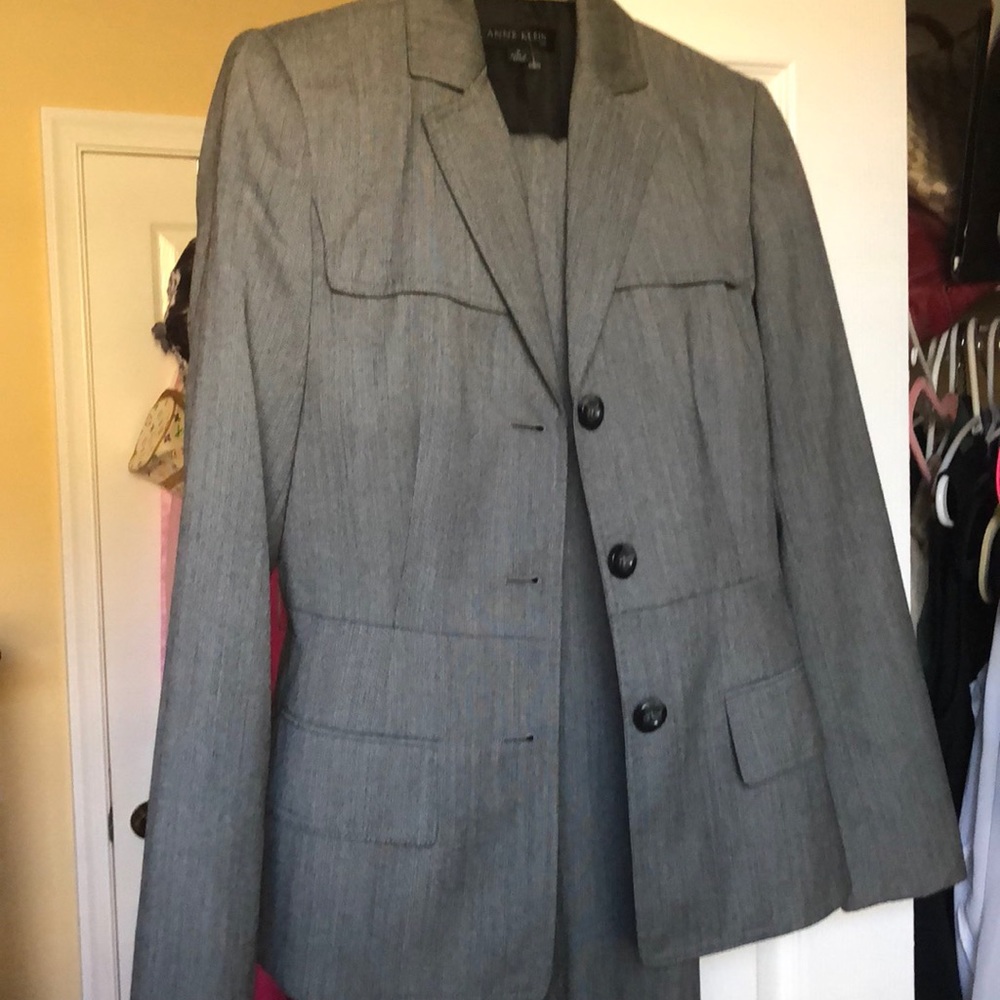 Gray anne klein pant suit new with tag